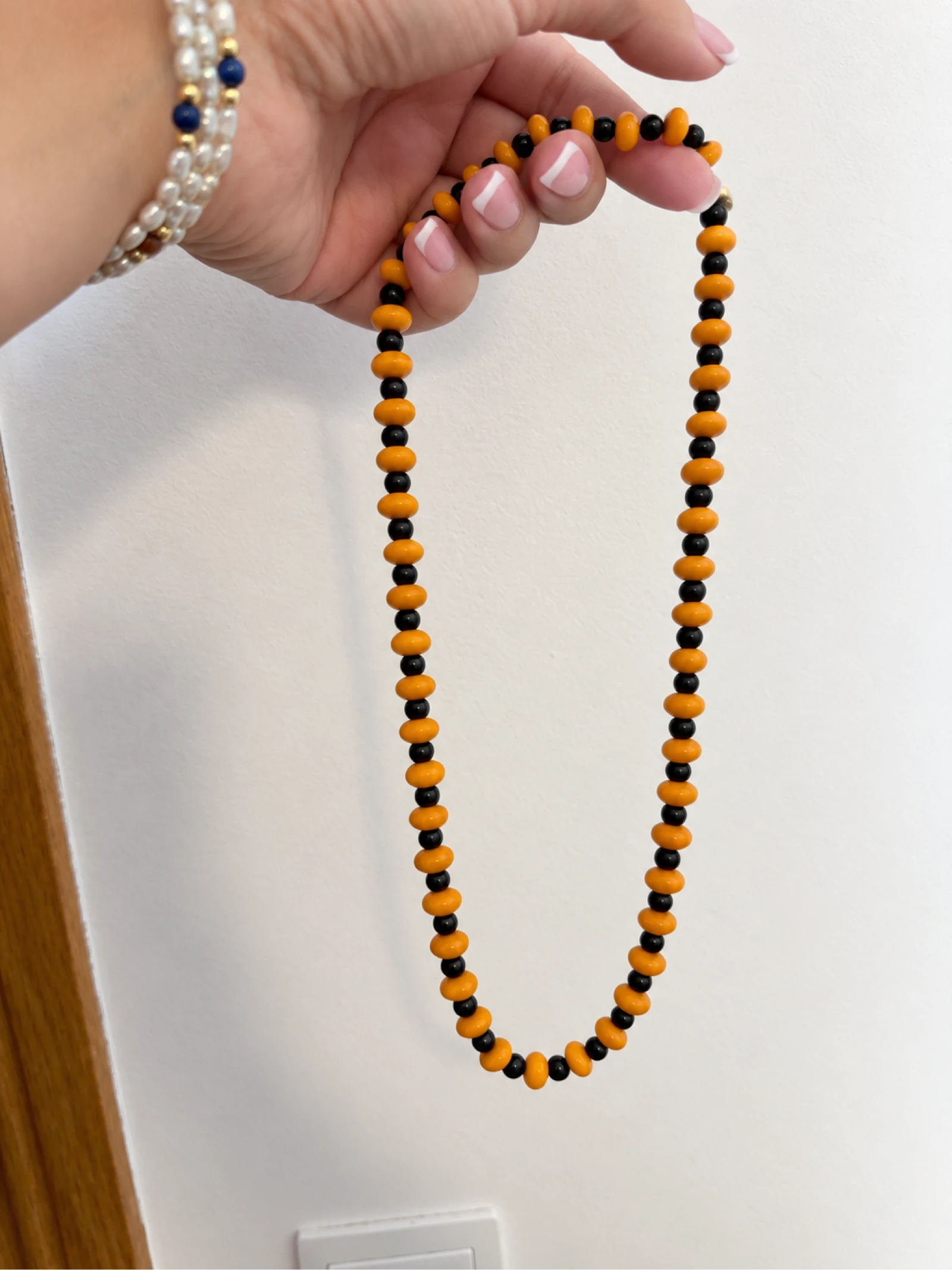 Boho oranje en zwarte elastische houten kraag – photo 3